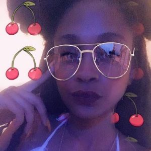 Meet your Posher, Yasmine